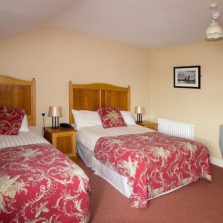 Ostan Oilean Acla Hotel Achill Sound Exterior photo