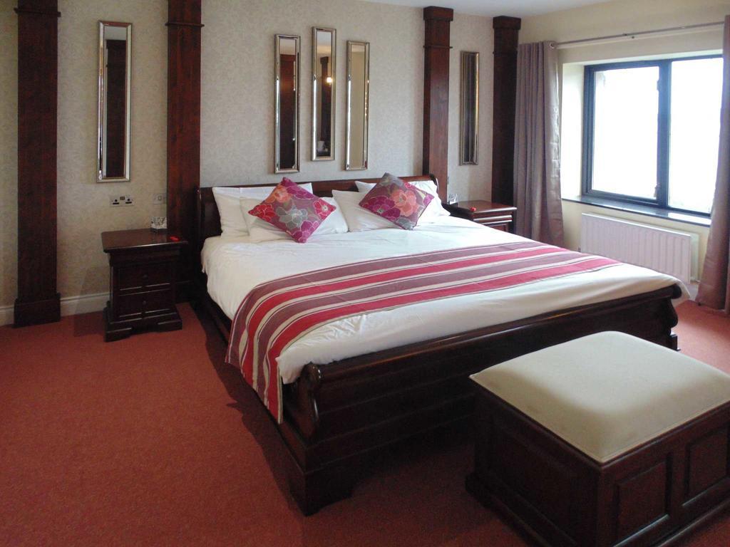 Ostan Oilean Acla Hotel Achill Sound Exterior photo