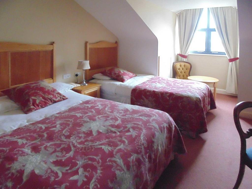 Ostan Oilean Acla Hotel Achill Sound Exterior photo