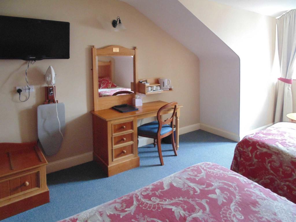 Ostan Oilean Acla Hotel Achill Sound Exterior photo