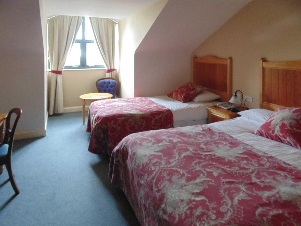 Ostan Oilean Acla Hotel Achill Sound Exterior photo