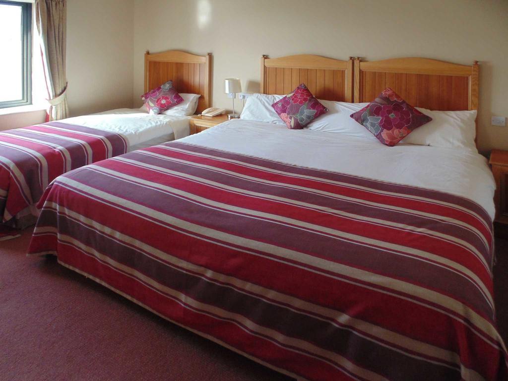 Ostan Oilean Acla Hotel Achill Sound Exterior photo