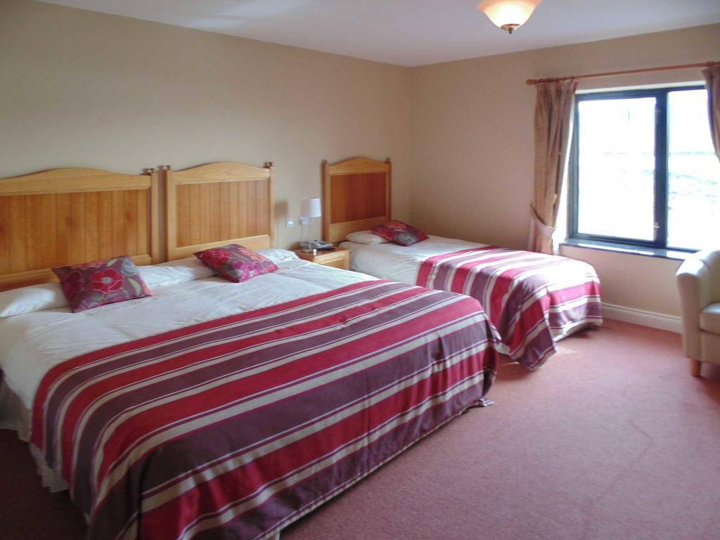 Ostan Oilean Acla Hotel Achill Sound Exterior photo