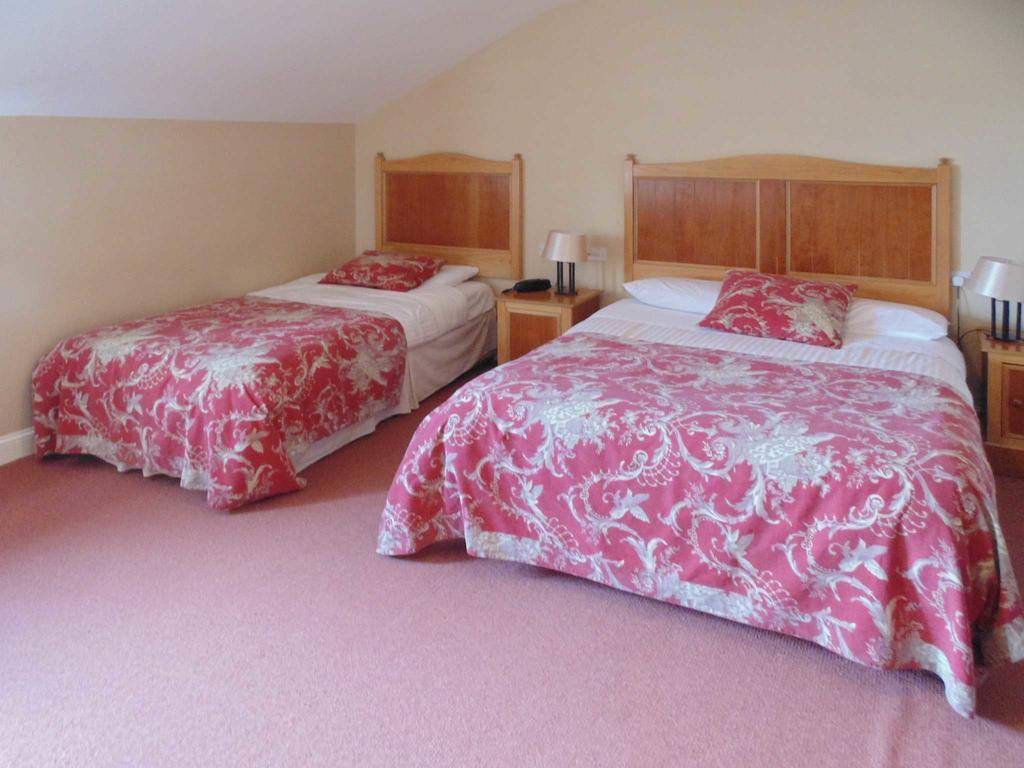 Ostan Oilean Acla Hotel Achill Sound Exterior photo