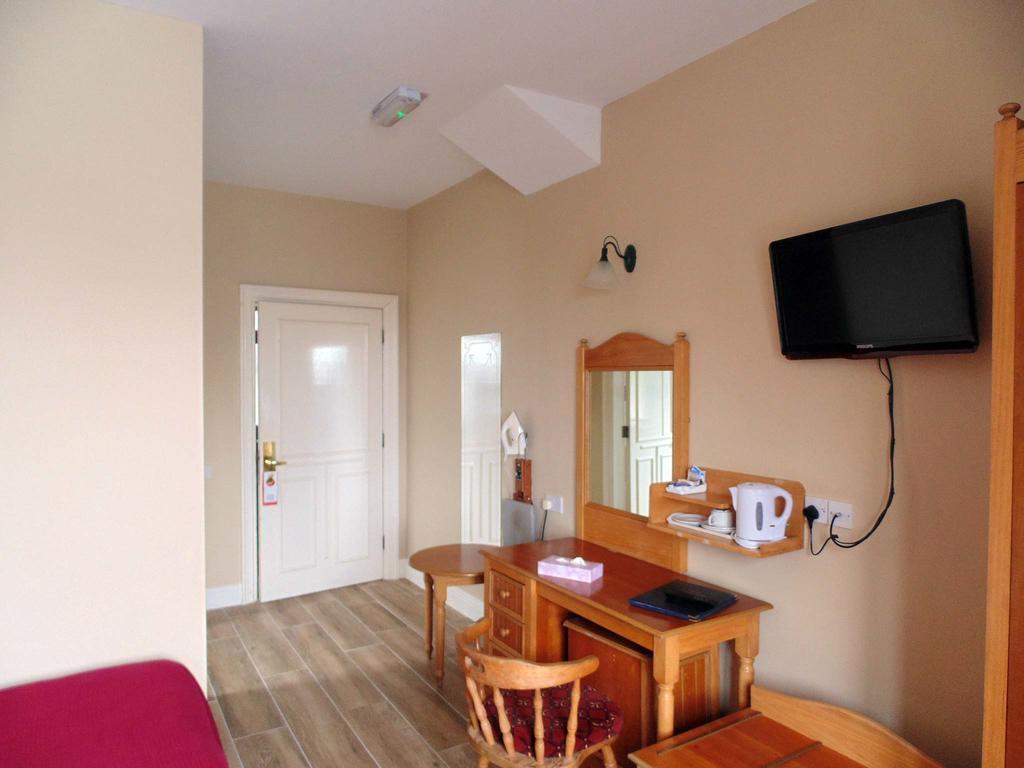 Ostan Oilean Acla Hotel Achill Sound Exterior photo