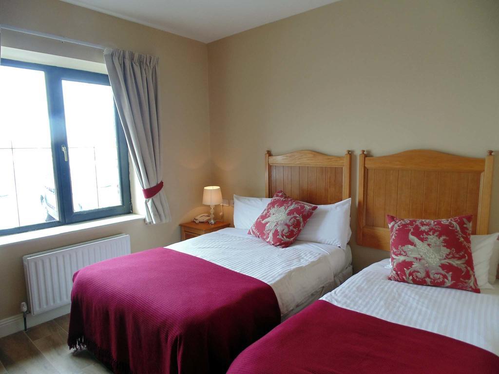 Ostan Oilean Acla Hotel Achill Sound Exterior photo