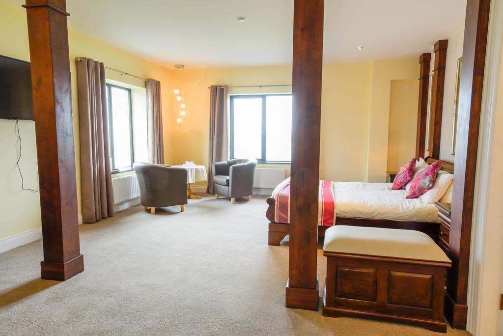 Ostan Oilean Acla Hotel Achill Sound Exterior photo