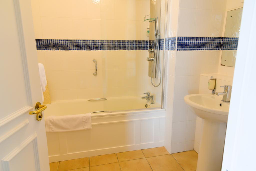 Ostan Oilean Acla Hotel Achill Sound Exterior photo